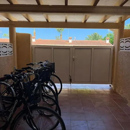 Charming House With Pool, Not Far From Beaches, Mountain And Сasa de vacaciones